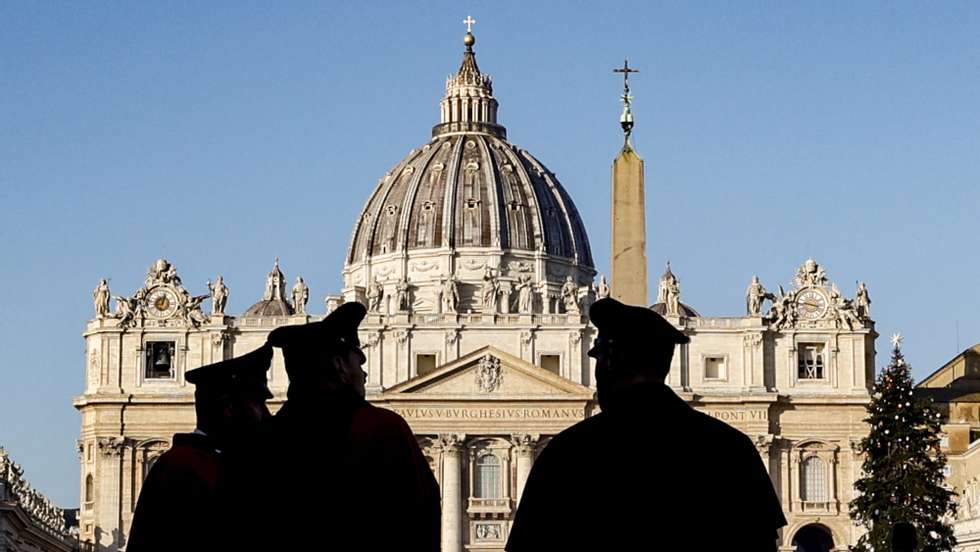 epa10385171 A view of Saint Peter&#039;s Square the day after the death of Pope Emeritus Benedict XVI at  Vatican, 01 January 2023.  EPA/FABIO FRUSTACI