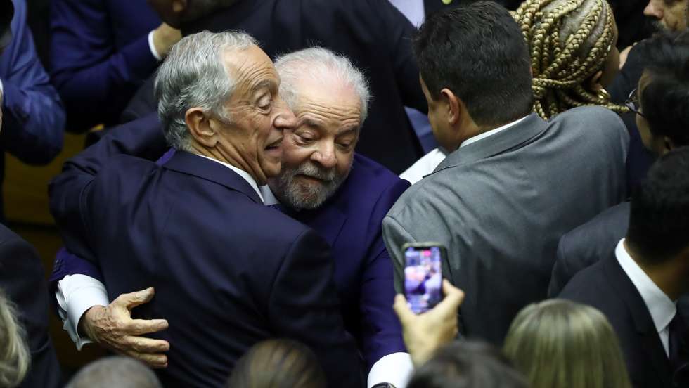 epa10385727 Brazil President Luiz Inacio Lula da Silva (C) greets Portugal President Marcelo Rebelo de Sousa (C-L) after Lula's inauguration ceremony in Brasilia, Brazil, 01 January 2023. Lula was sworn in for his third term as President of Brazil after winning the October 2022 general elections.  EPA/Jarbas Oliveria