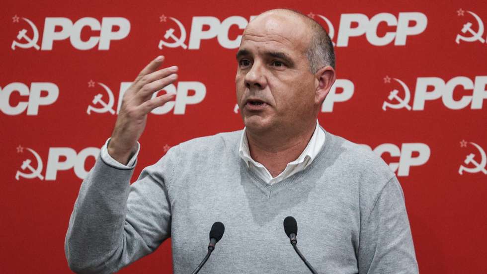 O secretário-geral do PCP Paulo Raimundo intervém num encontro com reformados, pensionistas e idosos subordinado ao tema &quot;Envelhecimento com qualidade de vida&quot;, esta tarde na sede do PCP em Lisboa, 12 de janeiro de 2023. MIGUEL A. LOPES/LUSA