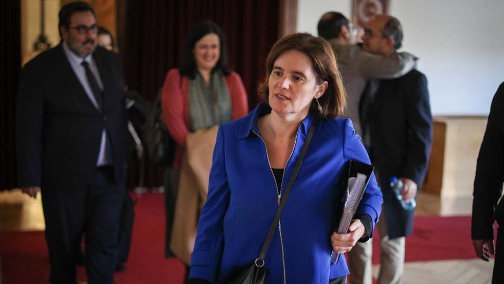 A ministra da Presidência, Mariana Vieira da Silva, à chegada para a sua audição na Comissão de Administração Pública, Ordenamento do Território e Poder Local, na Assembleia da República, em Lisboa, 24 de janeiro de 2023. JOSÉ SENA GOULÃO/LUSA