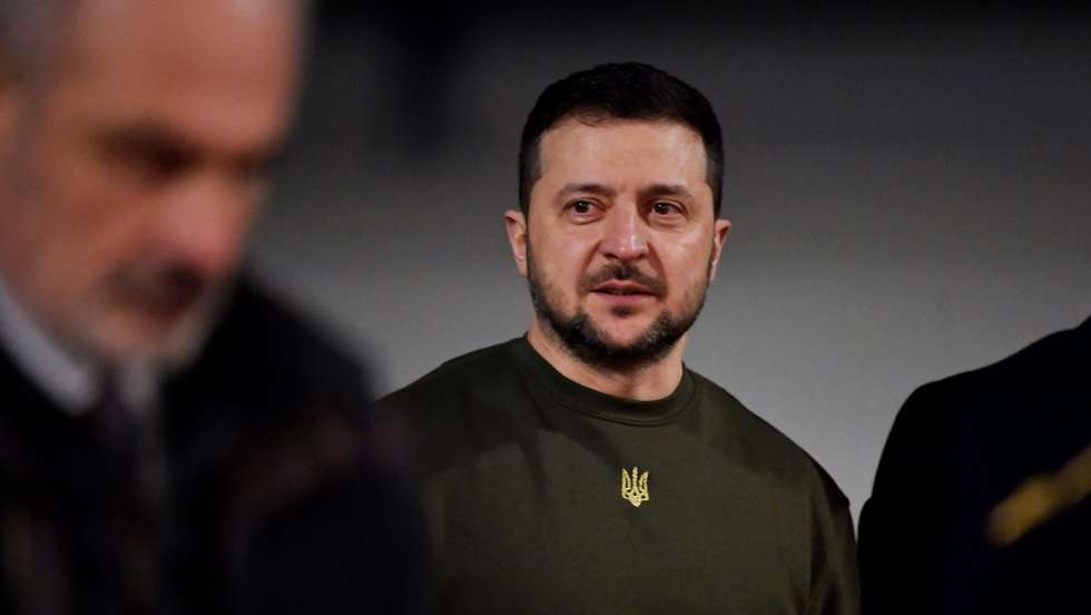 epa10455715 Ukraine's President Volodymyr Zelensky arrives at the Paris Orly airport, before taking part in a meeting with France's President and Germany's Chancellor, outside Paris, France, 08 February 2023, following his visit to the United Kingdom. EU officials are hoping Zelensky will head to Brussels on February 9 to meet European leaders in a largely symbolic but nevertheless keenly anticipated visit after months of European support for Ukraine.  EPA/JULIEN DE ROSA / POOL  MAXPPP OUT