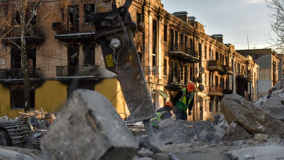 epa10457179 Demolition works of apartment blocks, destroyed by Russian airstrikes in March, in Hostomel, Ukraine, 09 February 2023. Russian troops entered Ukraine on 24 February resulting in fighting and destruction in the country and triggering a series of severe economic sanctions on Russia by Western countries.  EPA/OLEG PETRASYUK