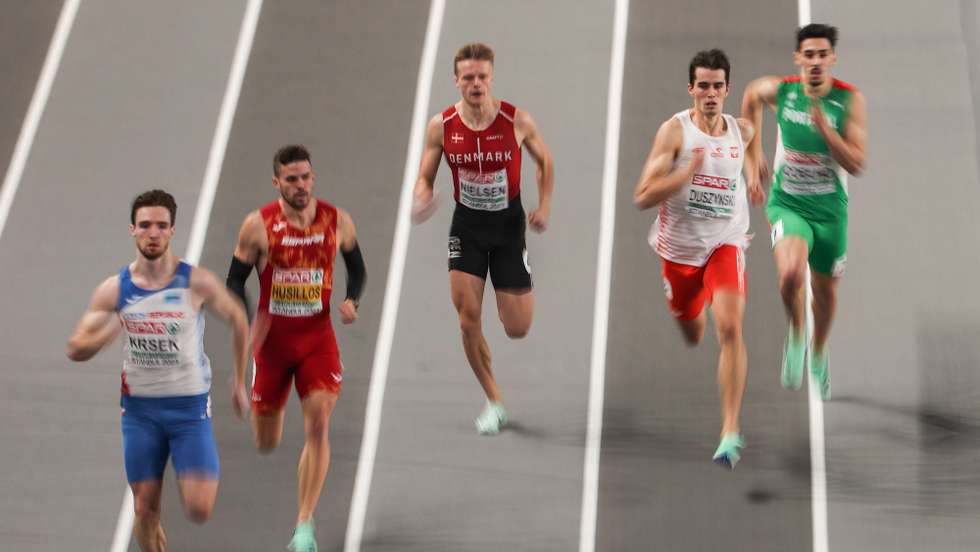 epa10500036 (L-R) Matej Krsek of Czech Republic, Oscar Husillos of Spain, Gustav Lundholm Nielsen of Denmark, Kajetan Duszynki of Poland and Joao Coelho of Portugal compete in the Men's 400m Round 1 heat 4 at the European Athletics Indoor Championships in Istanbul, Turkey, 03 March 2023.  EPA/ERDEM SAHIN