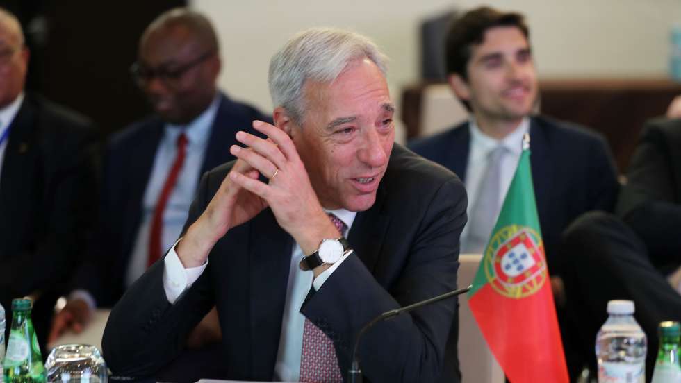 O ministro dos Nogócios Estrangeiros de Portugal, João Gomes Cravinho, durante a reunião extraordinária do Conselho de Ministros da Comunidade dos Países de Língua Portuguesa (CPLP),  realizada em Luanda, 27 de março de 2023. AMPE ROGÉRIO/LUSA