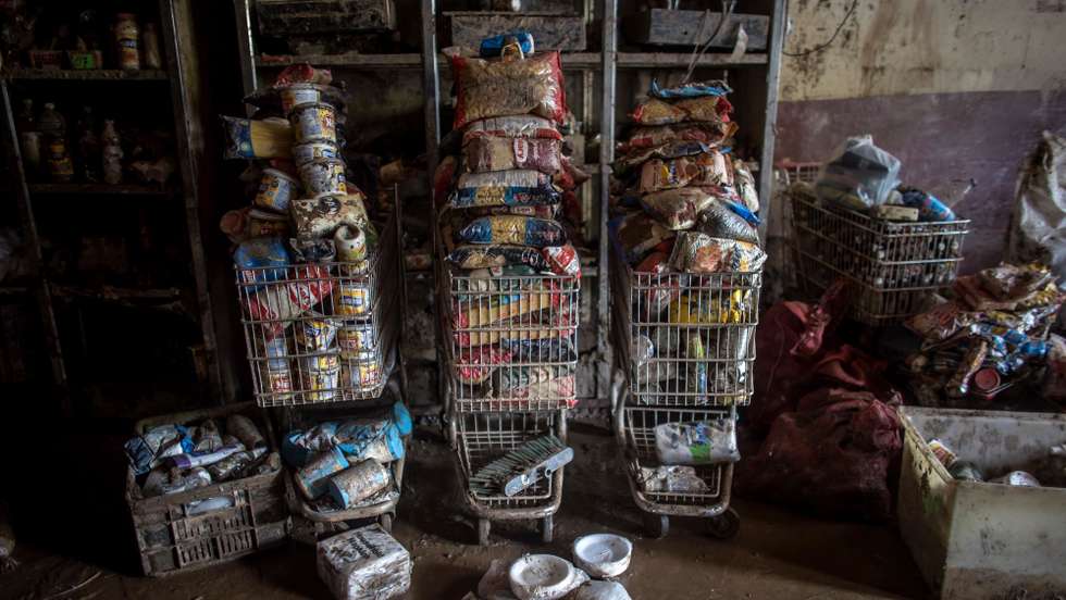 epa10249786 Food is organized inside a supermarket after heavy rains and a landslide, in Las Tejerias, Venezuela, 17 October 2022. The landslide struck the small city in the middle of the country on 08 October, devastating hundreds of homes and claiming the lives of 54 people.  EPA/MIGUEL GUTIERREZ