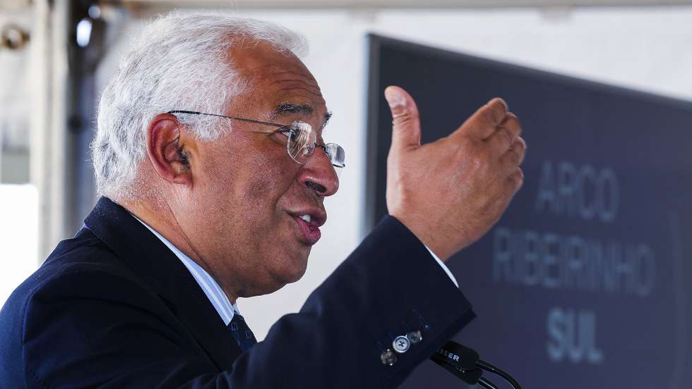 O primeiro-ministro, António Costa, discursa durante a cerimónia de apresentação do Projeto Arco Ribeirinho Sul - Barreiro, Baía Do Tejo, S.A., assinalando o 1.º aniversário do XXIII Governo e a 3.ª edição do "Governo + Próximo", Barreiro, 29 de março de 2023. MANUEL DE ALMEIDA/LUSA