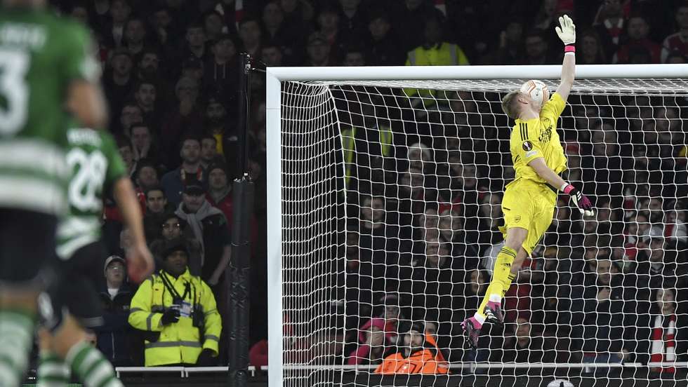 epa10527589 Pedro Goncalves (2-L) of Sporting scores the 1-1 equalizing goal against goalkepeer Aaron Ramsdale (C) of Arsenal during the UEFA Europa League, Round of 16, 2nd leg soccer match between Arsenal FC and Sporting CP in London, Britain, 16 March 2023.  EPA/Vince Mignott