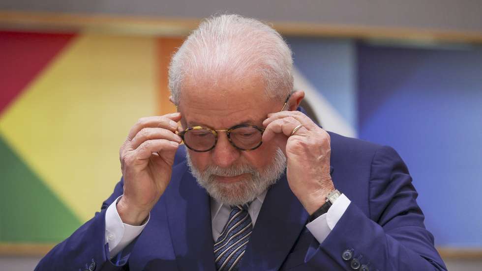 epa10751812 Brazil's President Luis Ignacio Lula da Silva at the start of the EU-CELAC Summit of Heads of State and Government in Brussels, Belgium, 17 July 2023. Leaders from the EU and the Community of Latin American and Caribbean States (CELAC) gather in Brussels for the third EU-CELAC summit from 17-18 July 2023, with the aim to strengthen relations between both regions.  EPA/JULIEN WARNAND