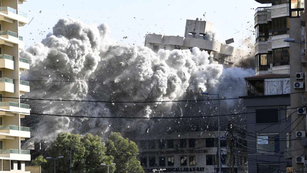 epaselect epa11734703 Smoke rises following an Israeli airstrike on the Al-Chiyah area of Dahieh district, south of Beirut, Lebanon, 22 November 2024. According to the Lebanese Ministry of Health, more than 3,600 people have been killed and over 15,200 others have been injured in Lebanon since the escalation in hostilities between Israel and Hezbollah.  EPA/WAEL HAMZEH
