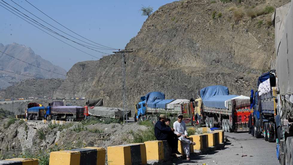 epa12451607 Trucks carrying goods destined for Afghanistan line up as they wait for the opening of the border following clashes between security forces of Pakistan and Afghanistan in Torkham, Pakistan, 13 October 2025. Pakistan sealed its Torkham and Chaman crossings after fierce overnight clashes with Afghan forces. Islamabad said it captured 19 Afghan posts, while Kabul claimed to seize 25 Pakistani ones, killing dozens. The violence followed Pakistani airstrikes in Afghanistan targeting alleged TTP militants, heightening tensions between the neighbours since the Taliban’s 2021 takeover.  EPA/BILAWAL ARBAB