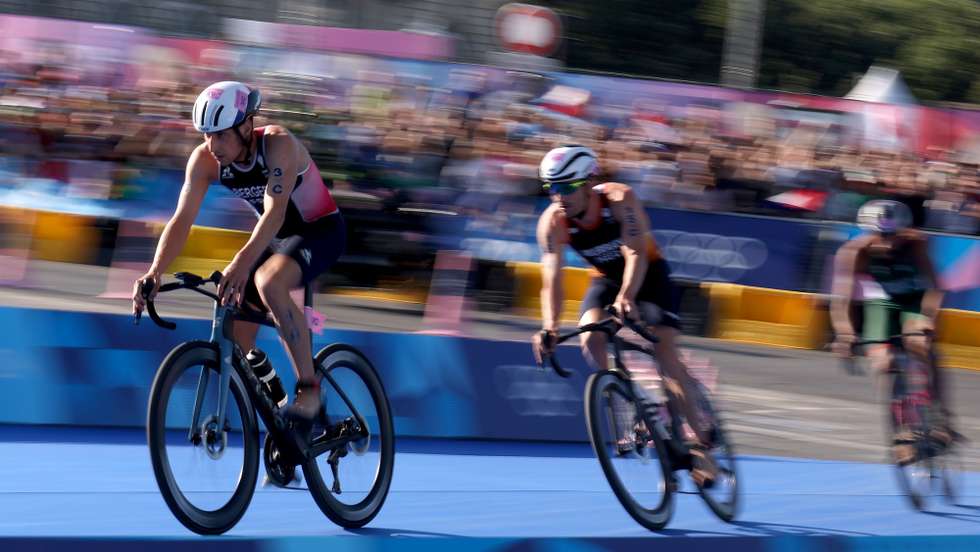 epa11526671 Leo Bergere (L) of France competes in the Triathlon Mixed Relay of the Triathlon competitions in the Paris 2024 Olympic Games, at the Pont Alexandre III in Paris, France, 05 August 2024.  EPA/MOHAMMED BADRA