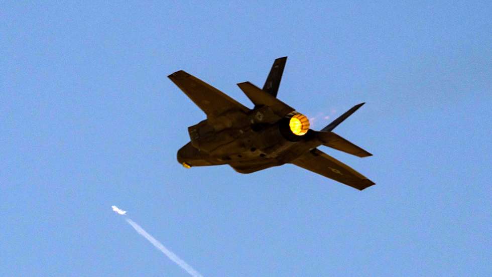 epa12537593 US Air Force's F-35 fighter jet performs a flying display during the Dubai Airshow 2025 at the Dubai World Central (DWC), also known as Al Maktoum International Airport, in Jebel Ali, Dubai, United Arab Emirates, 20 November 2025. The 19th edition of Dubai Airshow runs until 21 November with the participation of around 150 countries and more 1,500 exhibitors, over 200 aircraft in the flying and static display, and 450 speakers in the conferences.  EPA/ALI HAIDER