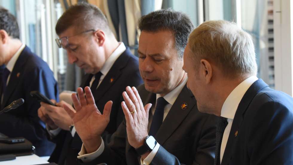 epa13018114 Portugals's Prime Minister Luis Montenegro (L) talks with Poland's Prime Minister Donald Tusk (R) ahead of the plenary session at the EU-Western Balkans summit in Tivat, Montenegro, 05 June 2026. The high-level one-day summit brings together European Union (EU) leaders and their Western Balkan counterparts to discuss concrete integration measures and accelerate the region's path toward bloc membership.  EPA/BORIS PEJOVIC