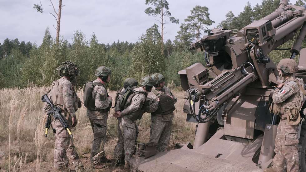 epa13243793 French servicemen participate in a live-fire exercise with Caesar Mk-I self-propelled howitzers at the General Silvestras Zukauskas Training Area in Pabrade, Lithuania, 16 September 2026. The live-fire maneuvers are part of the international exercise 'Strong Griffin 2026.' The field tactical exercise, held from September 02 to 20, involves approximately 2,500 troops from Lithuania and NATO allies such as the USA, Poland, The Netherlands, France, Ukraine, Moldova, and Portugal.  EPA/VALDA KALNINA