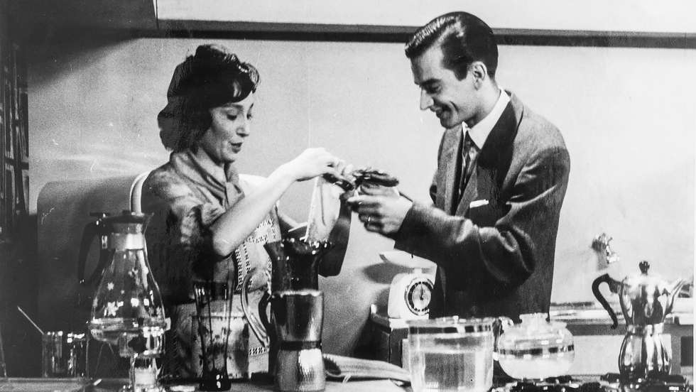 O princípio, como nunca se cansou de repetir, por mais repetitivas que fossem as perguntas, foi a televisão. O programa chamava-se “Culinária” e fez dela uma estrela. “A rapariga do dia seguinte”, escreveu-se nas revistas. Décadas depois, com o livro, surgiu uma outra "explosão"