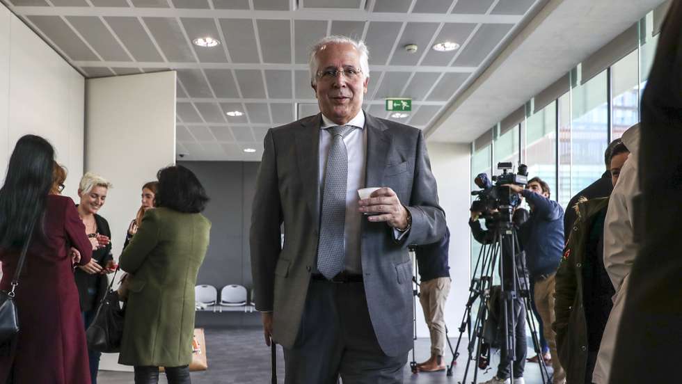 O ex-procurador, Orlando Figueira, à chegada ao Juízo Central Criminal para a leitura do acórdão do processo "Operação Fizz", no Campus de Justiça em Lisboa, 07 de dezembro de 2018. O processo tem também como arguidos o empresário, Armindo Pires e o advogado, Paulo Blanco, em co-autoria, de corrupção, branqueamento de capitais e falsificação de documentos. JOSÉ SENA GOULÃO/LUSA