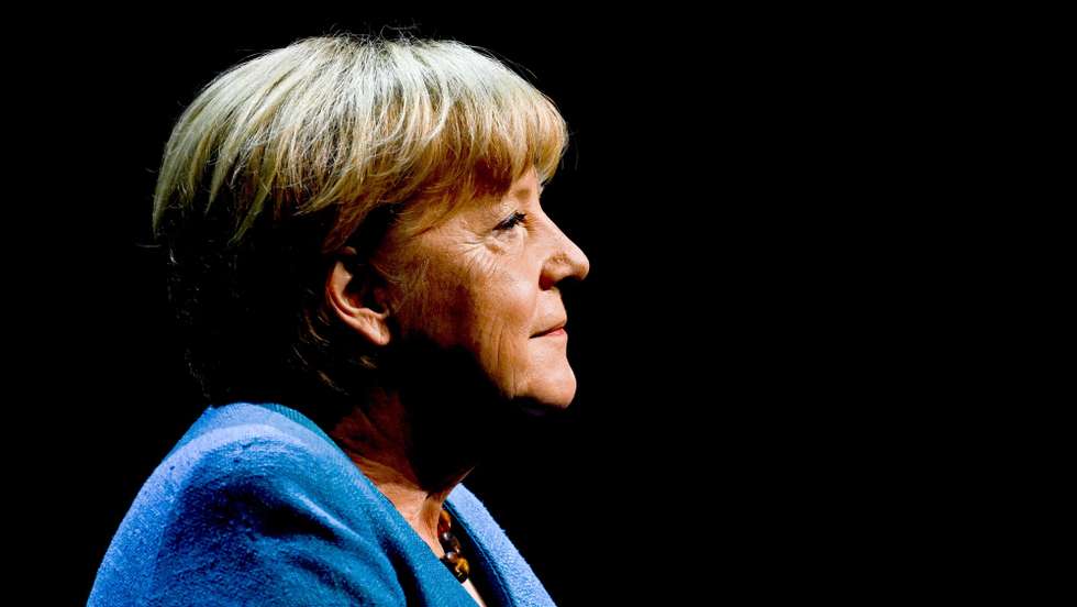 epaselect epa10000934 Former German Chancellor Angela Merkel during 'So what is my country?' conversation with Alexander Osang at the Berliner Ensemble in Berlin, Germany, 07 June 2022.  EPA/FILIP SINGER