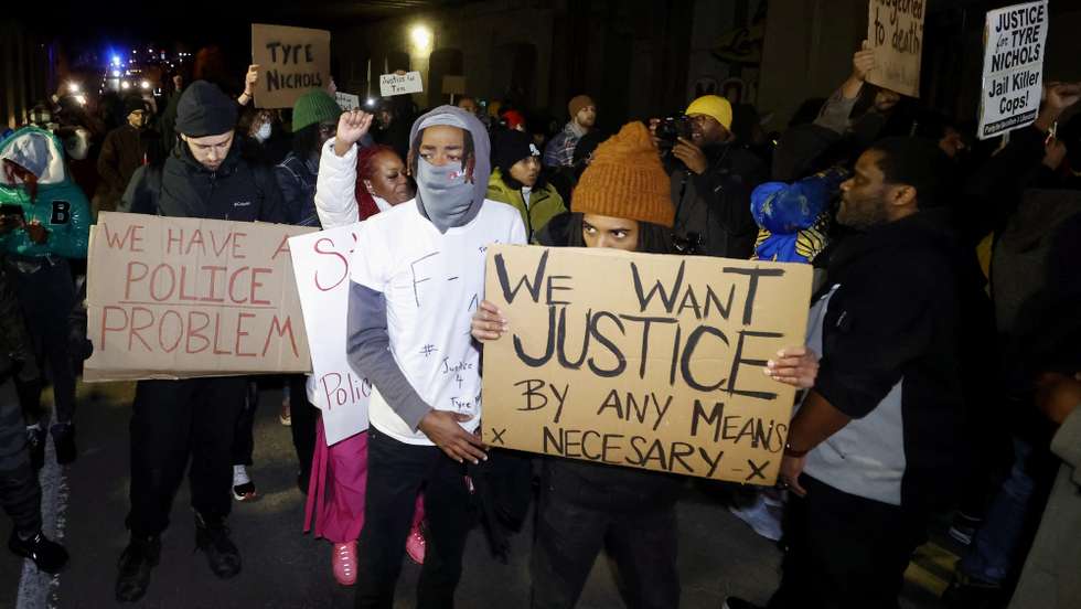 epa10435084 People gather for a protest following the release of video footage showing the encounter earlier this month between Tyre Nichols, 29, and five Memphis police officers which resulted in Nichols' beating and subsequent death, in Memphis, Tennessee, USA, 27 January 2023. Nichols, who was stopped by Memphis police on 7 January 2023 for reckless driving, died three days after the incident from injuries sustained when the officers involved, who have all been fired and charged with murder, beat him after his arrest.  EPA/TANNEN MAURY
