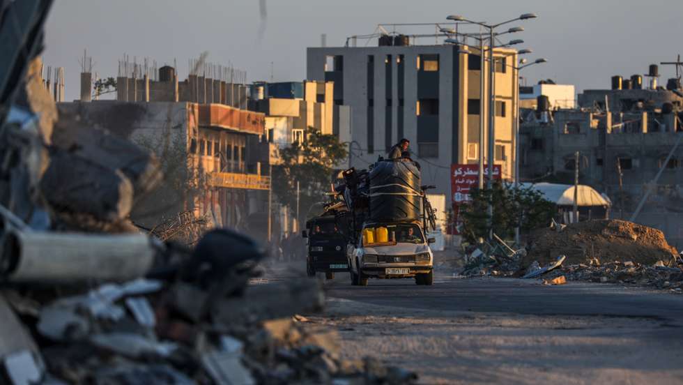epa11323842 Internally displaced Palestinians leave with their belongings following an evacuation order issued by the Israeli army, in Rafah, southern Gaza Strip, 06 May 2024 (issued 07 May 2024). The Israel Defence Forces (IDF) on 06 May called on residents of eastern Rafah to 'temporarily' evacuate. On 07 May the IDF confirmed that its ground troops began an overnight operation targeting Hamas militants and infrastructure within specific areas of eastern Rafah, taking operational control of the Gazan side of the Rafah crossing based on intelligence information. More than 34,600 Palestinians and over 1,455 Israelis have been killed, according to the Palestinian Health Ministry and the IDF, since Hamas militants launched an attack against Israel from the Gaza Strip on 07 October 2023, and the Israeli operations in Gaza and the West Bank which followed it.  EPA/MOHAMMED SABER