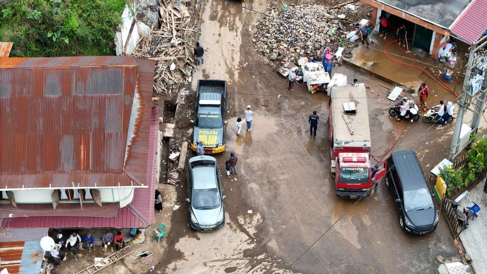 epa11339190 A handout aerial photo taken with a drone made available by the National Search and Rescue Agency shows a view of flash flood affected area in Tanah Datar, West Sumatra, Indonesia, 14 May 2024. At least 50 people were killed after heavy rain-triggered flash floods and cold lava flow from the Marapi volcano hit villages in Tanah Datar and Agam Regency, West Sumatra province, according to the National Board for Disaster Management.  EPA/HANDOUT  HANDOUT EDITORIAL USE ONLY/NO SALES HANDOUT EDITORIAL USE ONLY/NO SALES