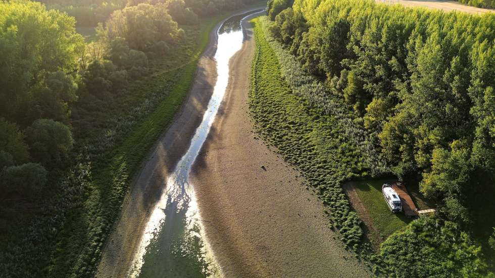 epa13138891 A picture taken with a drone shows the drying flood plain of the receding Danube stricken by drought at Vamosszabadi, northwestern Hungary, 28 July 2026 (issued 29 July 2026).  EPA/Csaba Krizsan HUNGARY OUT