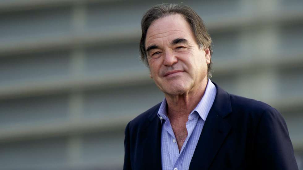 Oliver Stone entrevistou Vladimir Putin por várias vezes para a série The Putin Interviews, em 2017