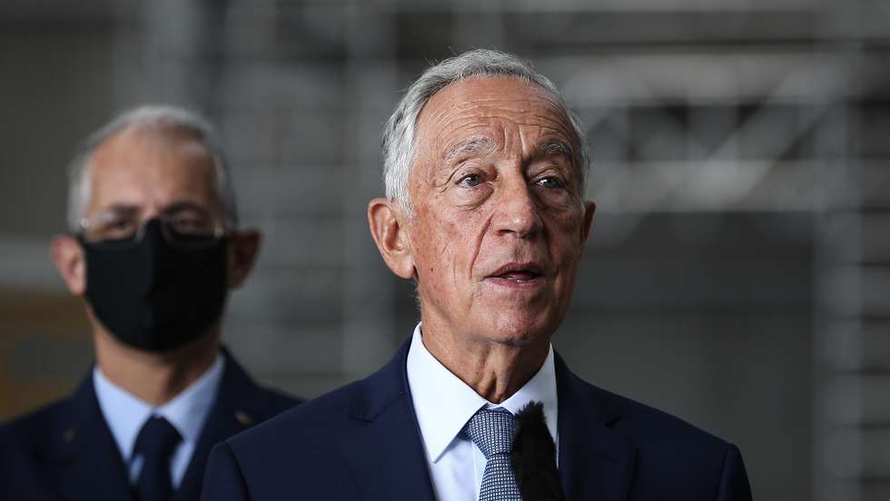 O Presidente da República, Marcelo Rebelo de Sousa, fala aos jornalistas após receber refugiados Ucranianos, no Aeroporto de Figo Maduro em Lisboa, 10 de março de 2022. RODRIGO ANTUNES/LUSA