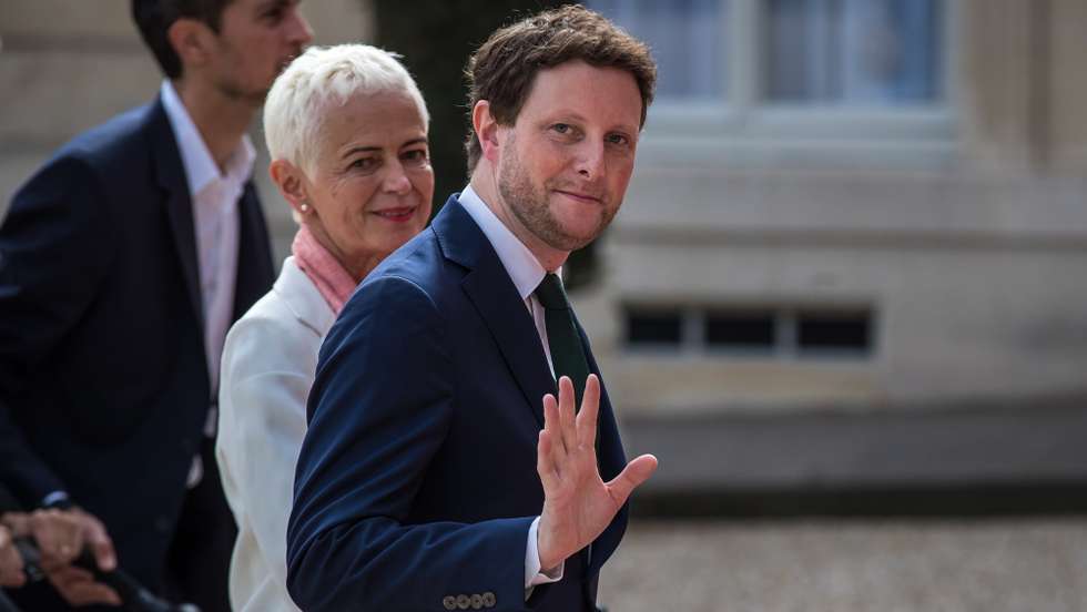 epa09932359 French European Affairs Minister Clement Beaune arrives at the Elysee Palace prior to an inauguration ceremony at the Elysee Palace in Paris, France, 07 May 2022. Macron was sworn-in for a second term as president during a ceremony at the Elysee Palace after his re-election on 24 April 2022.  EPA/CHRISTOPHE PETIT TESSON