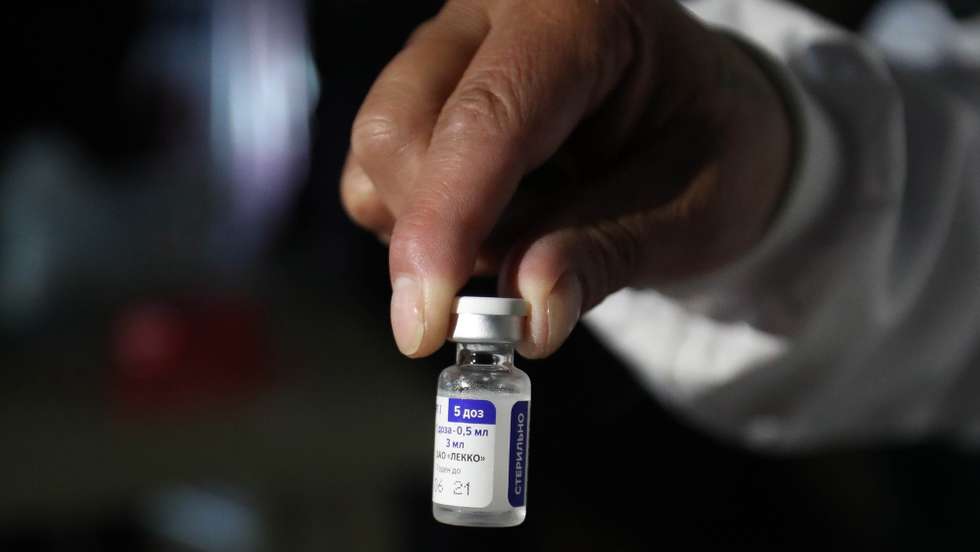 epa08982737 A nurse shows a dose of the Sputnik V vaccine against covid-19, while preparing to immunize officials from the Departmental Health Service (SEDES) , in La Paz, Bolivia, 02 February 2021. Six days have passed since the first batch of 20,000 doses of the Russian Sputnik V vaccine arrived in Bolivia. The Government plans to immunize some 7.2 million Bolivians, with the purchase of more than 15 million doses.  EPA/Martin Alipaz