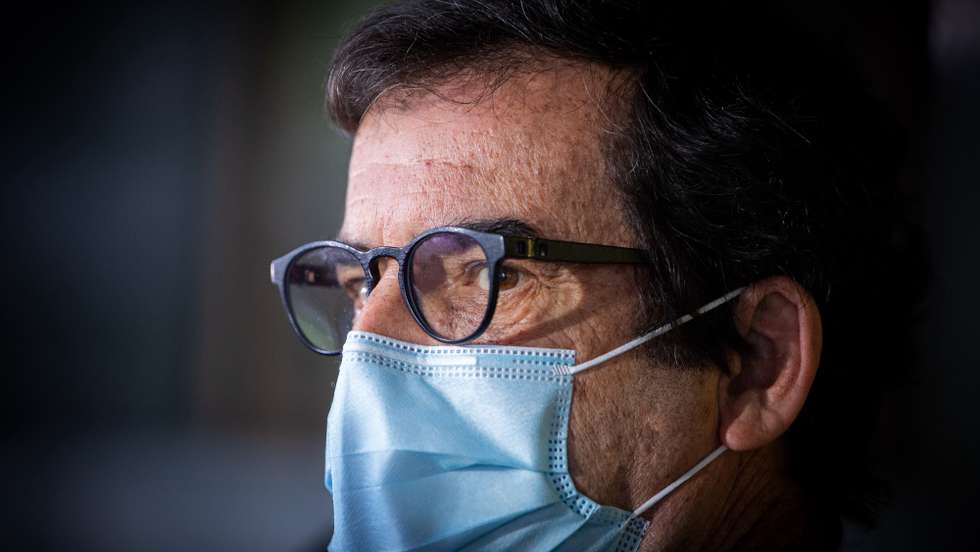 O presidente da Câmara Municipal do Porto, Rui Moreira, à saida do DIAP (Departamento de Investigação e Ação Penal) no Tribunal Judicial da Comarca do Porto onde foi ouvido no âmbito do debate instrutório do caso Selminho, Porto, 29 de abril de 2021. RUI MANUEL FARINHA/LUSA