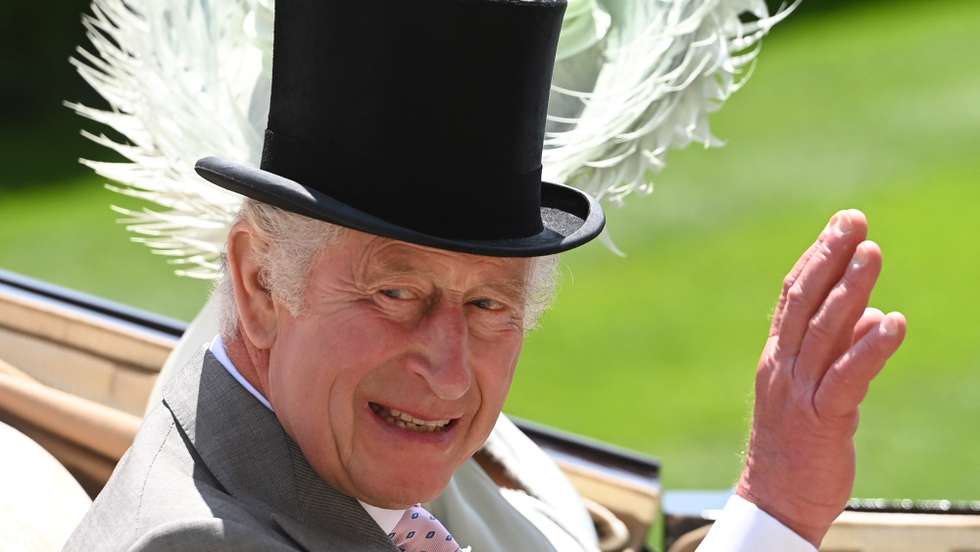 epaselect epa10706030 Britain’s King Charles III and Queen Camilla (hidden) attend Ladies Day during Royal Ascot, in Ascot, Britain, 22 June 2032. Royal Ascot is Britain’s most valuable horse race meeting and social event running from 20 to 24 June 2023.  EPA/NEIL HALL