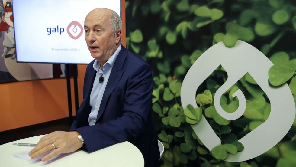 O CEO da Galp, Andy Brown, fala sobre o atual contexto geopolítico, as suas implicações no sistema energético global e os impactos registados no mercado de combustíveis nacional e internacional, durante um encontro com jornalistas na sede da Galp, em Lisboa, 20 de abril de 2022. MANUEL DE ALMEIDA/LUSA
