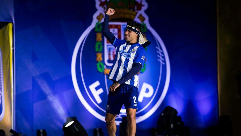 Fábio Cardoso fez toda a formação no Benfica a partir dos infantis, chegou à equipa B e sagrou-se campeão na primeira temporada pelo FC Porto