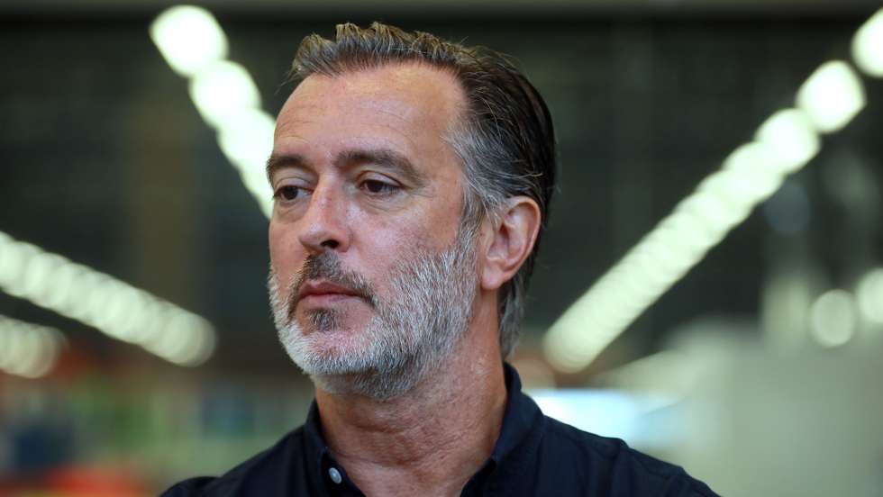 O presidente da Iniciativa Liberal (IL), João Cotrim de Figueiredo, durante a visita à empresa de caiaques e canoas de alto desempenho em Vila do Conde, 05 de setembro 2022. ESTELA SILVA/LUSA