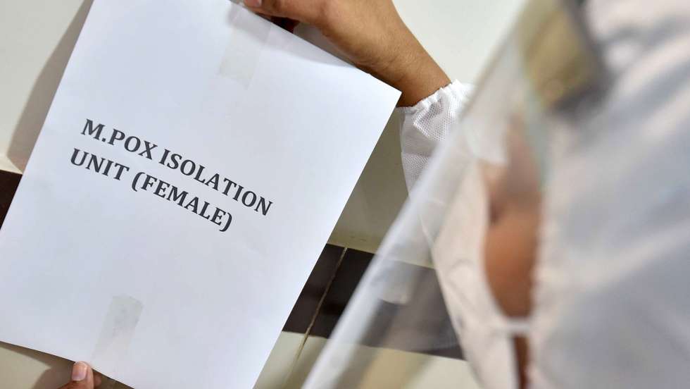 epa11557914 Hospital staff prepare an isolation ward for mpox patients, at a hospital, in Karachi, Pakistan, 21 August 2024. Health officials in Pakistan have confirmed that a recent case of mpox is classified as Clade 2b, distinct from the Clade 1b strain currently spreading in Africa. The World Health Organization has declared the rise in mpox (monkeypox) cases in the Democratic Republic of the Congo and neighboring countries a public health emergency, with over 27,000 cases and more than 1,100 deaths reported since January 2023. Symptoms include fever, body aches, and rashes, and while there is no specific treatment for mpox, supportive care can aid recovery. The virus spreads through close contact with infected individuals and can persist on contaminated surfaces.  EPA/SHAHZAIB AKBER