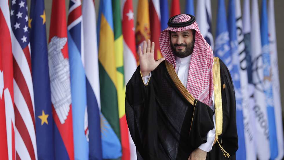epaselect epa10306227 Saudi Arabia's Crown Prince and Prime Minister Mohammed bin Salman Al Saud  arrives  for the G20 Leaders Summit in Bali, Indonesia, 15 November 2022. The 17th Group of Twenty (G20) Heads of State and Government Summit runs from 15 to 16 November 2022.  EPA/MAST IRHAM / POOL