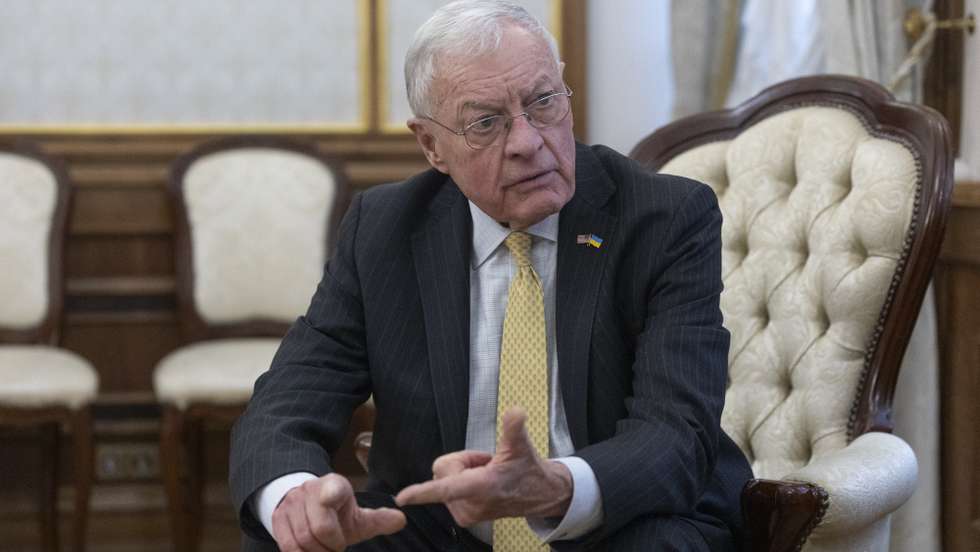 epa11907659 A handout picture made available by the Presidential Press Service shows US Special Presidential Envoy for Russia and Ukraine Keith Kellogg attends his meeting with Ukraine's Head of the Presidential Office of Ukraine Andriy Yermak in Kyiv, Ukraine, 19 February 2025. Keith Kellogg arrived in Ukraine to meet with senior Ukrainian officials amid the ongoing Russian invasion.  EPA/PRESIDENTIAL PRESS SERVICE HANDOUT HANDOUT    HANDOUT EDITORIAL USE ONLY/NO SALES
