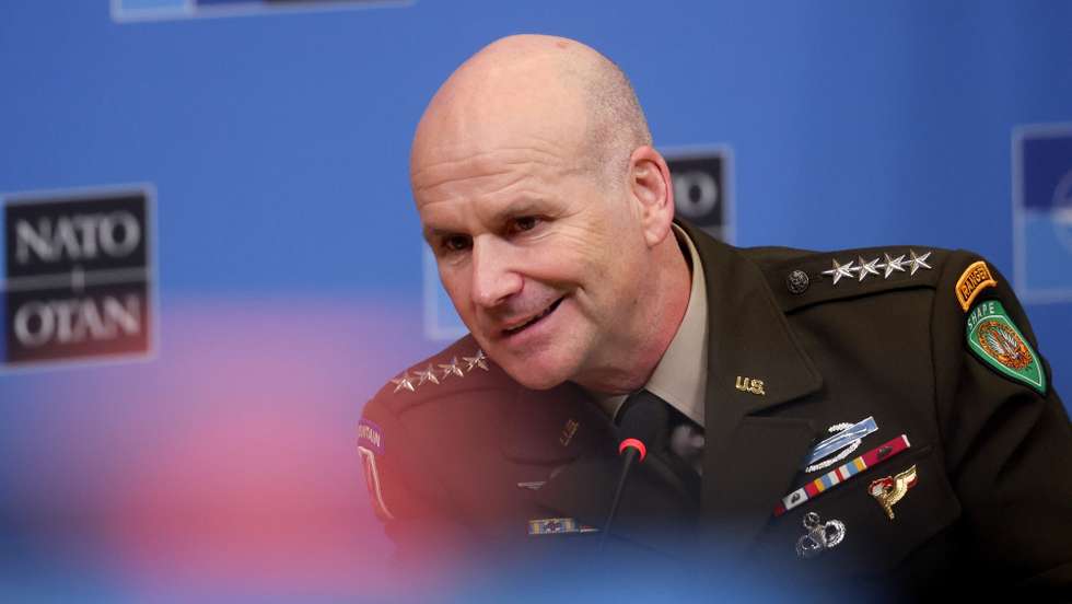 epa11087561 Supreme Allied Commander Europe, General Christopher Cavoli gives a press conference following NATO Military Chiefs of Defence meeting in Brussels, Belgium, 18 January 2024. NATO's highest Military Authority, the Military Committee, meet in person on 17 and 18 January 2024.  EPA/OLIVIER HOSLET