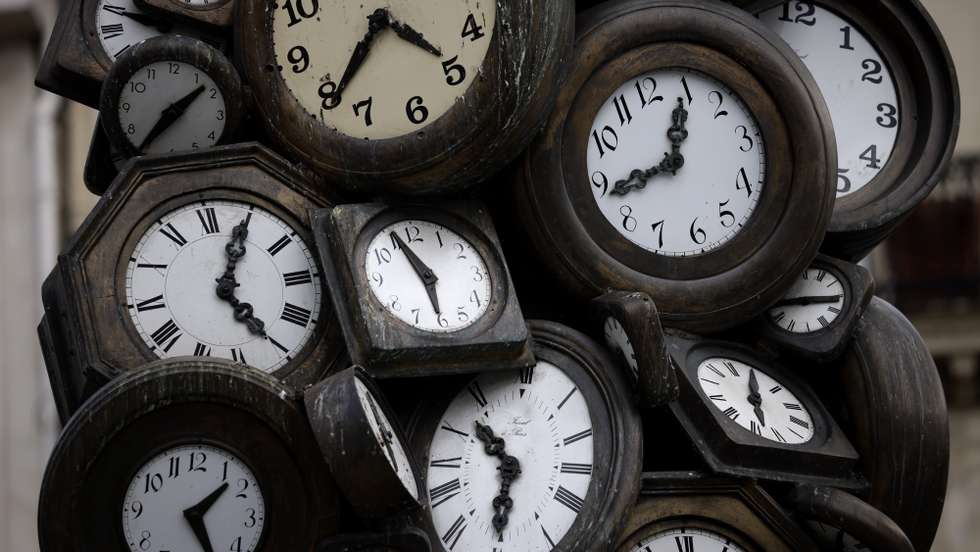 epa09101266 The sculpture l'Heure de tous (o'clock of everyone) by French artist Arman, made of clock faces, stands outside the Gare Saint Lazare train station in Paris, France, 27 March 2021. Tonight France goes for its summer time change despite the online survey who received overwhelming support to stop the clock changes.  EPA/YOAN VALAT