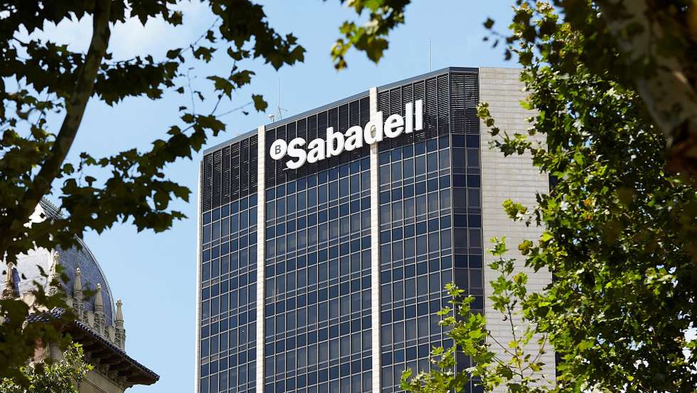 epa08979890 (FILE) View of the Sabadell bank headquarters in Barcelona, Spain, 28 July 2017 (reissued 01 January 2021). Spanish leading bank Banco Sabadell reported their 4th quarter 2020 results, saying they made a 'profit of two million euros after allocating 2,275 million euro in provisions due to Covid-19, selling NPA portfolios and executing on its restructuring plan'.  EPA/ALEJANDRO GARCÍA *** Local Caption *** 56502202