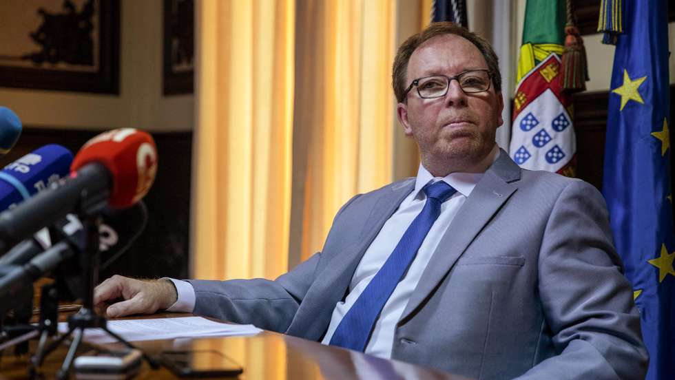 O deputado da Assembleia Legislativa Regional do Chega/Açores José Pacheco, durante uma conferência de imprensa, para a apresentação das propostas do partido que irão constar do próximo Plano e Orçamento da Região Autónoma dos Açores e que será debatido este mês na Assembleia Legislativa Regional, em ponta delgada, ilha de São Miguel, Açores, 19 de novembro de 2021. EDUARDO COSTA/LUSA