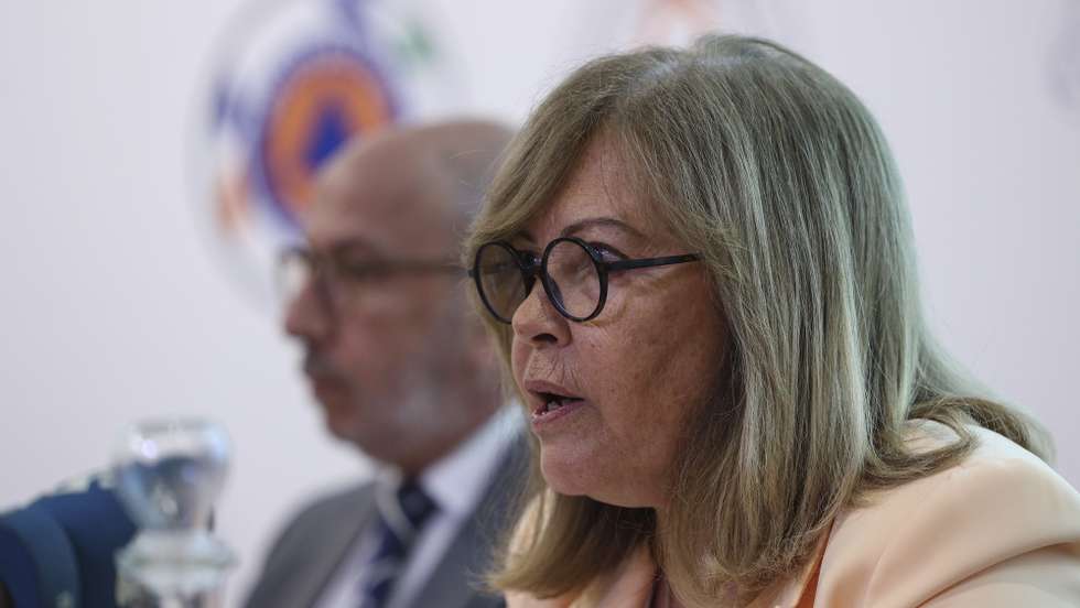A ministra da Administração Interna, Margarida Blasco, acompanhada pelo secretário de Estado da Administração Interna, Telmo Correia (E), durante uma conferência de imprensa sobre a situação dos incêndios em Portugal, na Autoridade Nacional de Emergência e Proteção Civil em Carnaxide, 19 de setembro de 2024. MIGUEL A. LOPES/LUSA