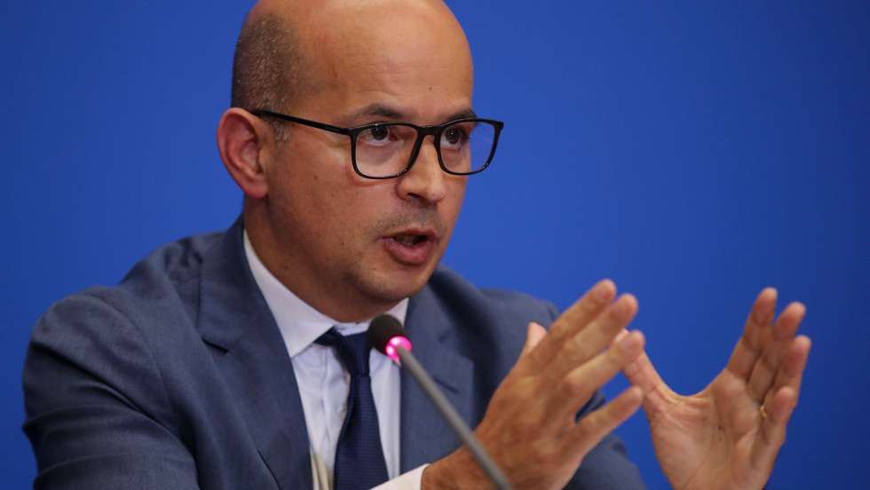 O ministro de Estado e das Finanças, João Leão, durante uma conferência de imprensa, sobre medidas de mitigação do aumento dos preços dos combustíveis, no Ministério das Finanças, em Lisboa, 4 de março de 2022. MANUEL DE ALMEIDA/LUSA