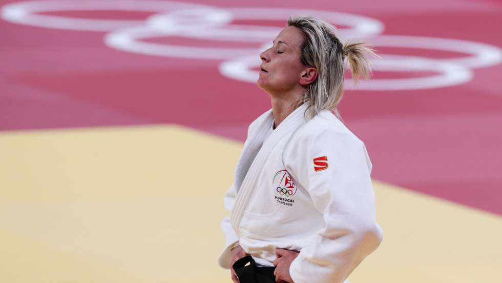 A judoca portuguesa Telma Monteiro foi derrotada pela judoca polaca Julia Kowalczyk, depois de mais de 5 minutos no golden score e falhou os quartos de final dos Jogos Olimpicos de Tóquio 2020, no Budokan em Tóquio, 26 de julho de 2021. TIAGO PETINGA/LUSA