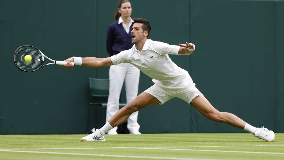 epa10036955 Novak Djokovic of Serbia in action during his men's first round match against Kwon Soon-woo of South Korea at the Wimbledon Championships in Wimbledon, Britain, 27 June 2022.  EPA/PETER KLAUNZER   EDITORIAL USE ONLY