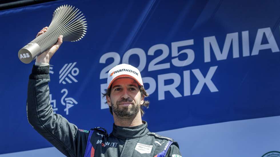 epa12028100 Antonio Felix da Costa of Team TAG Heuer Porsche Formula E Team holds the trophy after winning the third place of the Miami E-Prix at the Homestead Miami Speedway in Homestead, Florida, USA, 12 April 2025.  EPA/CRISTOBAL HERRERA-ULASHKEVICH