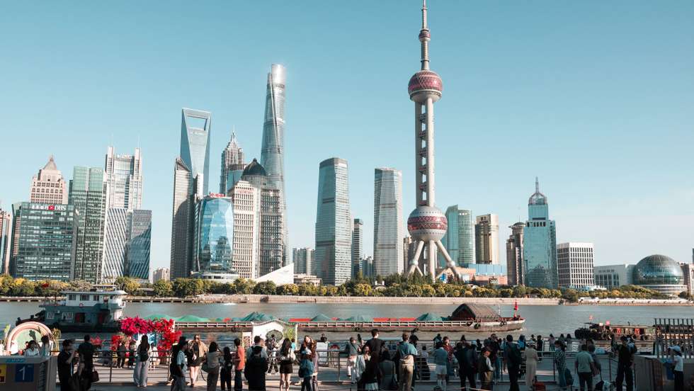 epa12943472 People walk along the North Bund in Shanghai, China, 09 May 2026. China’s General Administration of Customs reported that the country’s trade surplus narrowed to 51.13 billion US dollars in March 2026, the lowest level since February 2025. Export growth slowed to 2.5 percent, while imports rose 27.8 percent year-on-year to a record 269.90 billion US dollars.  EPA/ALEX PLAVEVSKI
