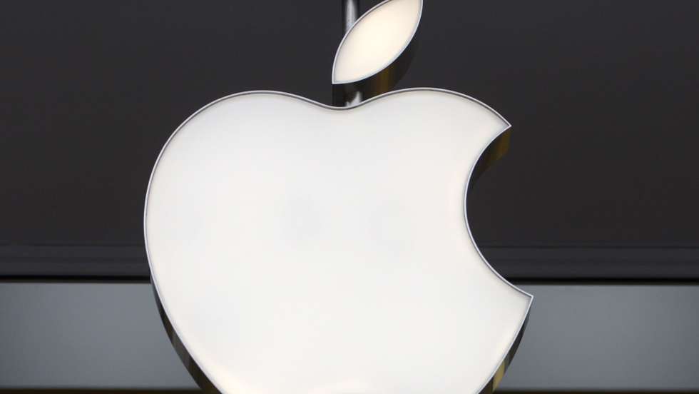 epa08547009 (FILE) - The company's logo at an Apple Store in Washington, DC, USA, 27 January 2015 (reissued 15 July 2020). The General Court of the European Union in Luxembourg announced on 15 July 2020 that it has annulled a 2016 decision taken by the Commission regarding the Irish tax rulings in favour of Apple. Europe's second-highest court said that Apple will not have to pay Ireland 13 billion euros in back taxes after winning an appeal. *** Local Caption *** 53809001  EPA/SHAWN THEW *** Local Caption *** 53809001