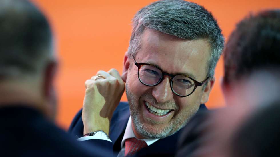 Carlos Moedas, presidente da Câmara de Lisboa, durante o 40.º Congresso Nacional do Partido Social Democrata (PSD), que decorre até domingo no Pavilhão Rosa Mota, no Porto, 02 de julho de 2022. O Congresso social-democrata que irá consagrar Luís Montenegro como 19.º presidente eleito do partido, o quinto que o PSD realiza no Porto, sendo a segunda vez que o palco é o Pavilhão Rosa Mota, tendo sido a primeira vez neste espaço em novembro de 1992, ou seja, há quase 30 anos. ESTELA SILVA/LUSA
