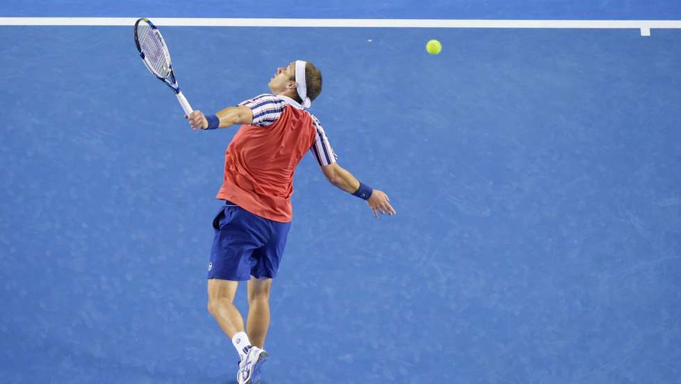 epa04586212 Gilles Muller of Luxembourg plays Novak Djokovic of Serbia on Australia Day during the Australian Open at Melbourne Park, Melbourne, Australia, January 26, 2015.  EPA/LUKAS COCH AUSTRALIA AND NEW ZEALAND OUT